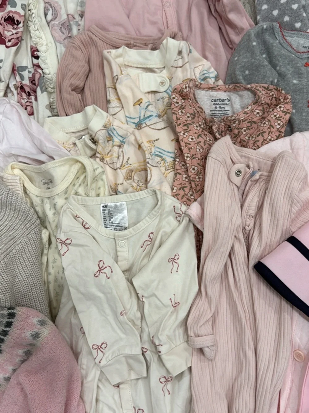 Lot / bundle of 20 pieces baby girl clothing mostly 6-12 mo